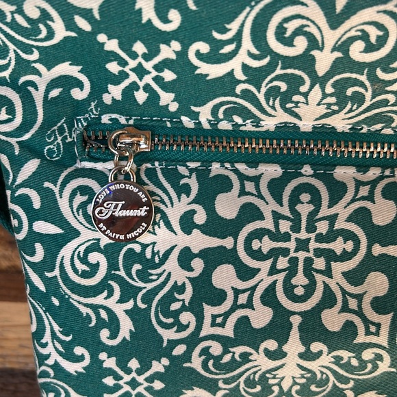 Teal and white crossbody purse Flaunt by Faith Nicole - Picture 5 of 10
